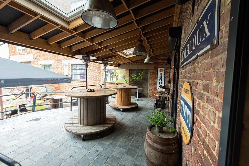 Le Pressoir Gembloux bar à vin et lieu de réception avec terrasse